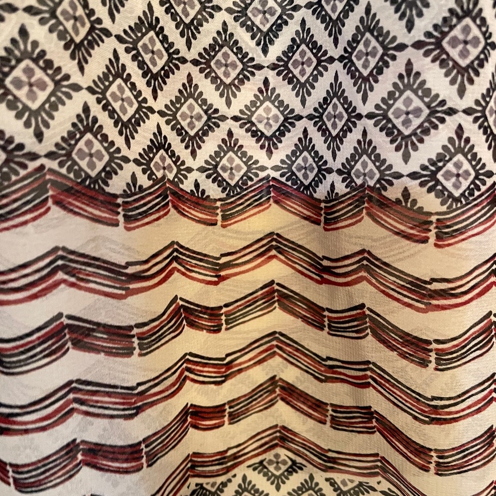 Geometric Patterned shirt - Black and Red - Picture 5 of 8